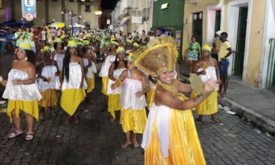 Mais de 30 grupos de afoxés irão desfilar pelas ruas do Pelourinho nesta sexta-feira (5), às 15h. O desfile sairá do Terreiro de Jesus e