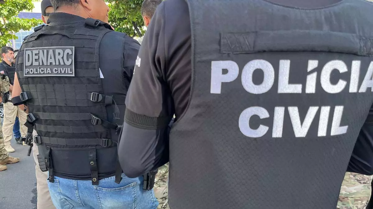 Repressão ao Narcotráfico (Denarc) autuaram em flagrante três homens por estelionato, na tarde de segunda-feira (29).