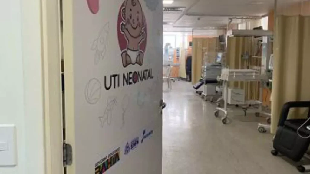 A Unidade de Terapia Intensiva (UTI) neonatal do Hospital Dom Antônio Monteiro, em Senhor do Bonfim, completou um mês de funcionamento,