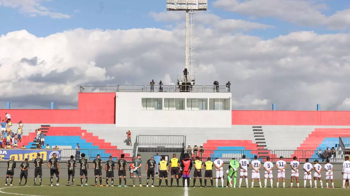 O primeiro dos 51 jogos do Campeonato Baiano de Futebol, Bahia de Feira 6X1 Jacobina neste domingo (14), na Arena Cajueiro