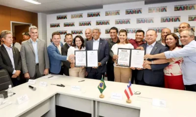 pavimentação asfáltica de estradas de Campo Formoso. O acesso à Tuiutiba e Vila dos Pauzinhos, em Campo Formoso, pela BA-220