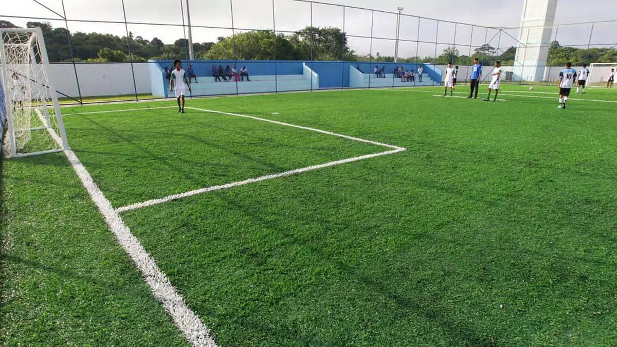 Para oferecer momentos de lazer, aprendizado e descontração, as escolas da rede estadual abrem as portas durante as férias,