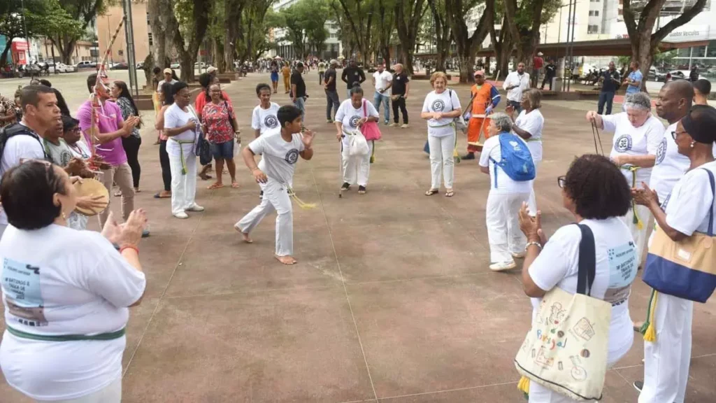 como objetivo fortalecer os saberes tradicionais, promover o direito à cultura e reconhecer os grandes mestres dessa manifestação. 