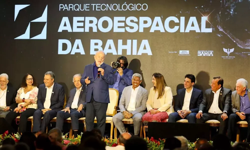 Junior, ocorreu na sede do Senai Cimatec, nesta quinta-feira (18), para formalizar a criação do Parque Tecnológico Aeroespacial da Bahia,