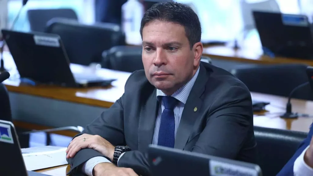 O ministro Alexandre de Moraes, do Supremo Tribunal Federal (STF), atendeu pedido da Polícia Federal e autorizou a busca e apreensão