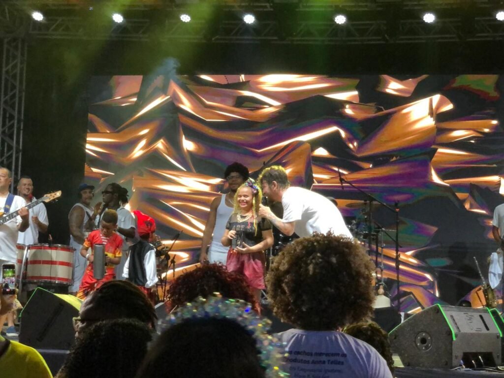 unicórnios ou simplesmente o traje. Teve espaço para imaginação e muita animação no baile Carnaval Saulo com Sol para pessoas com