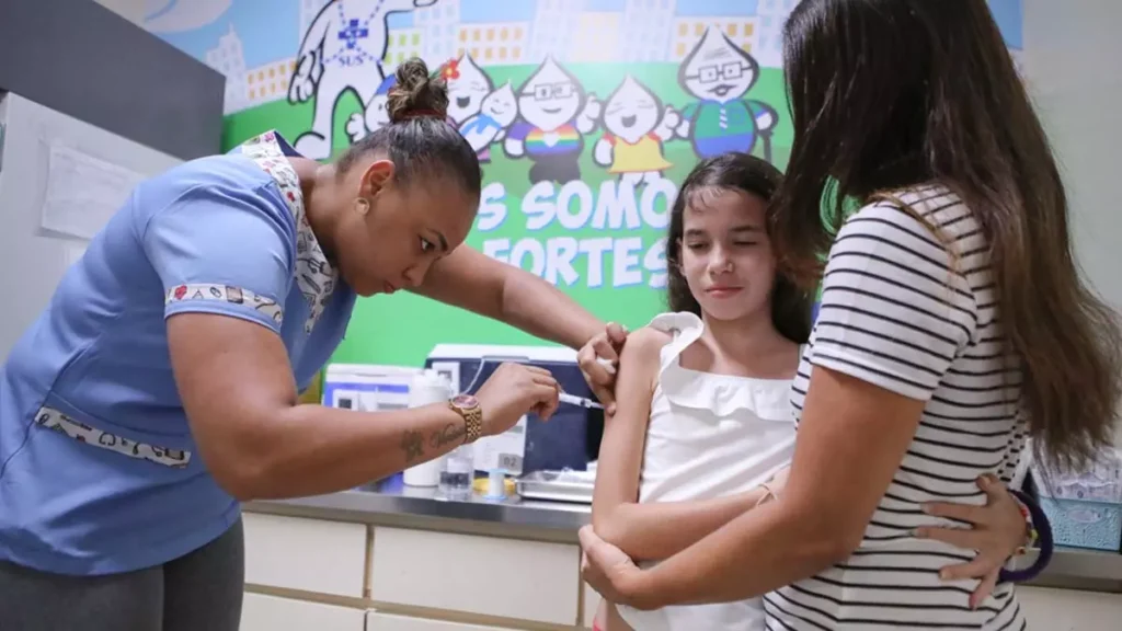 Para ampliar o acesso ao imunizante da dengue, a Secretaria Municipal da Saúde (SMS) realiza nesta quarta-feira (21), a partir das 16h,