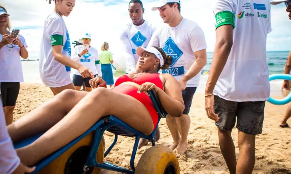 O ParaPraia retorna neste ano de 2024 para promover o banho de mar assistido para deficientes físicos e pessoas com mobilidade reduzida.