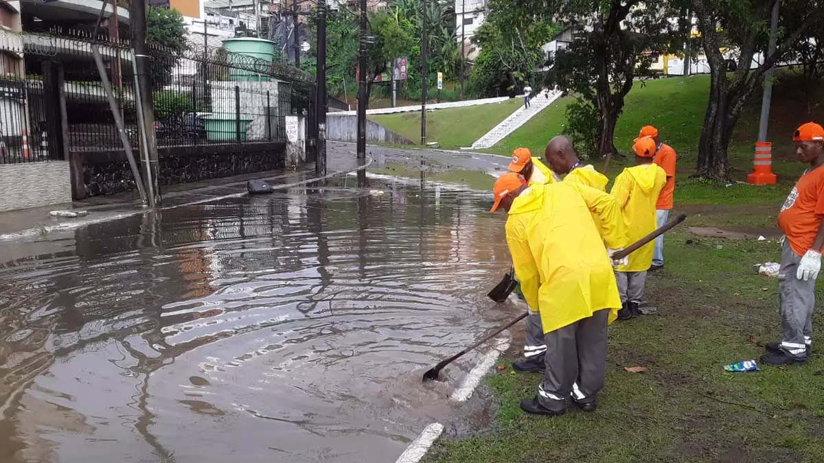 Codesal e da Secretaria de Manutenção da Cidade (Seman) estão espalhadas dando suporte à população dentro e fora dos circuitos