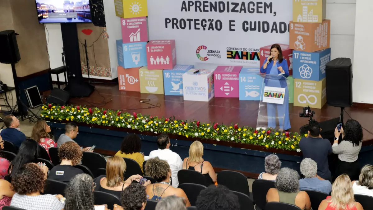A Jornada Pedagógica 2024 na Bahia, com o tema "Aprendizagem para Cidadania, Liberdade e Democracia", começou