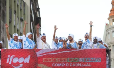 Os Filhos de Gandhy saiu do Pelourinho neste domingo (11) em direção à Avenida, comemorando 75 anos do afoxé, neste quarto dia de