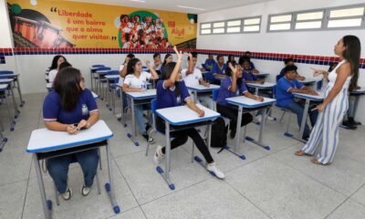 Educação Básica, do edital SEC/Sudepe nº 18/2022, para contratação pelo Regime Especial de Direito Administrativo (Reda). Os professores