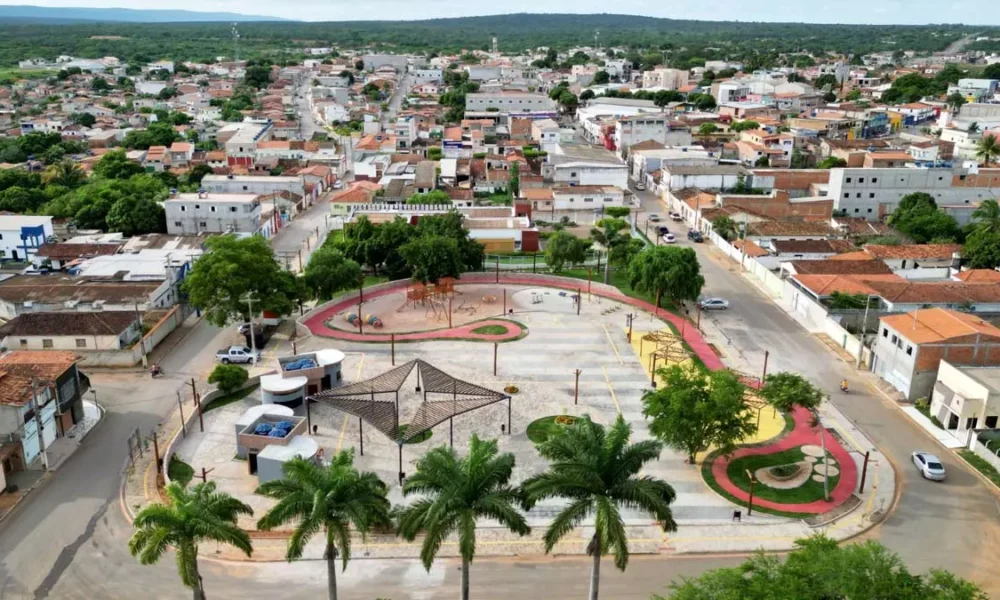 Na manhã deste domingo (4), o governador Jerônimo Rodrigues esteve no município de Iraquara conduzindo uma série de inaugurações