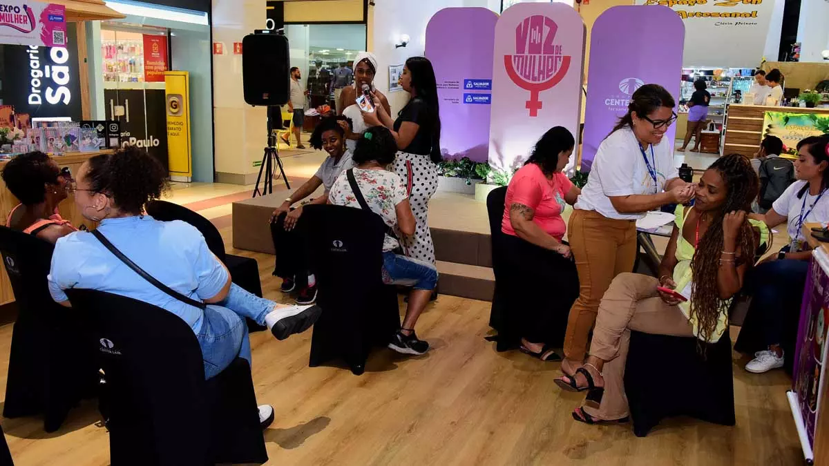 Espaço totalmente dedicado a orientar o público feminino, o Voz de Mulher está funcionando no piso L1 do Shopping Center Lapa,