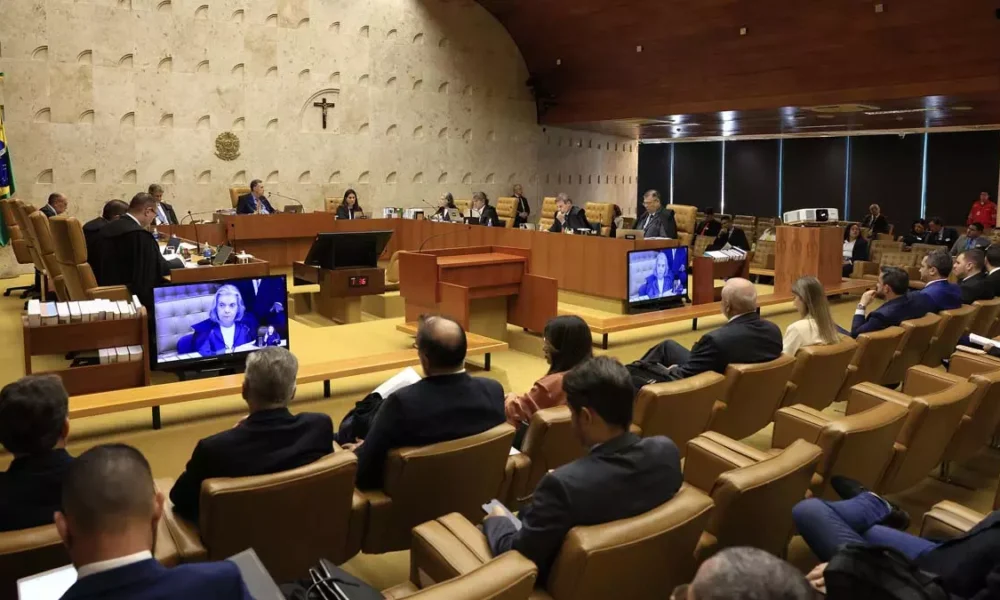 O Supremo Tribunal Federal (STF) adiou nesta quinta-feira (29) a retomada do julgamento sobre a revisão da vida toda de aposentadorias