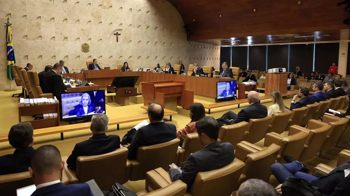 O Supremo Tribunal Federal (STF) adiou nesta quinta-feira (29) a retomada do julgamento sobre a revisão da vida toda de aposentadorias