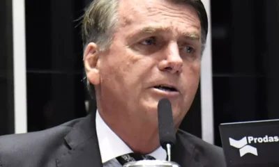 A Polícia Federal (PF) indiciou nesta terça-feira (19) o ex-presidente Jair Bolsonaro por fraude em cartão de vacinação para Covid-19.