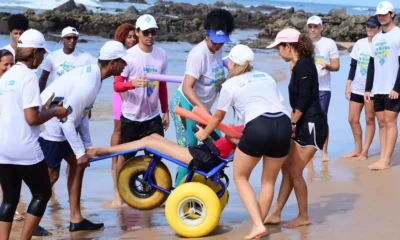 Neste sábado (2) e domingo (3) acontece mais uma edição do projeto ParaPraia, que possibilita o banho de mar assistido