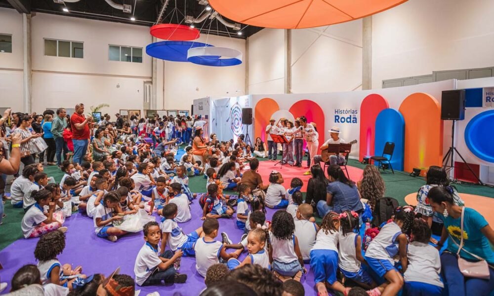 A Bienal do Livro Bahia acontece a partir desta sexta-feira (26) até o próximo dia 1º de maio, no Centro de Convenções de Salvador (CCS),