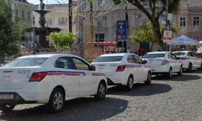 Os interessados em se inscrever para uma das 500 vagas disponíveis no edital de credenciamento para novos taxistas de