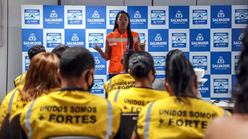 Com o objetivo de formar multiplicadores em comunidades localizadas em áreas de risco, a Defesa Civil de Salvador (Codesal)