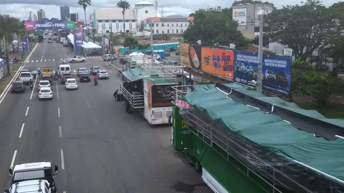 assegura que os trios elétricos estejam prontos para desfilar pelas ruas da cidade. Os veículos prestadores de serviços passaram por