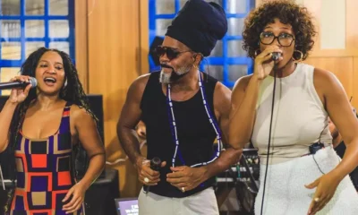 Carlinhos Brown, Seu Jorge, Luedji Luna e Banda Didá. O espetáculo vai passear por elementos importantes da cultura da cidade, citando