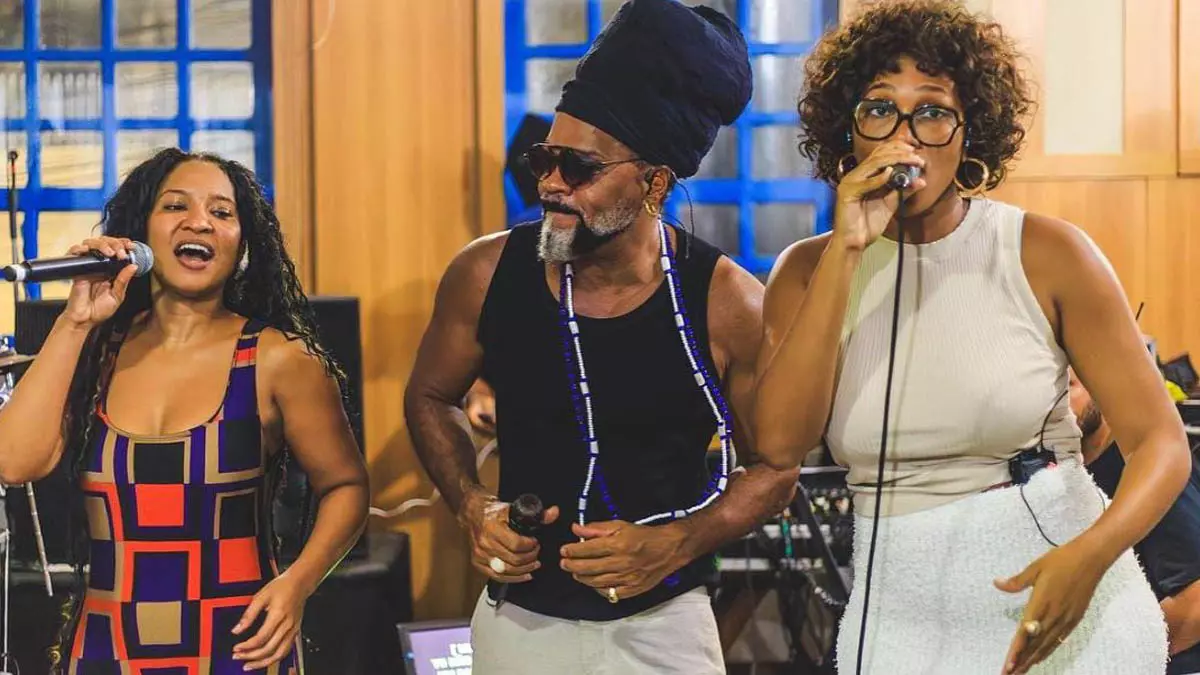 Carlinhos Brown, Seu Jorge, Luedji Luna e Banda Didá. O espetáculo vai passear por elementos importantes da cultura da cidade, citando