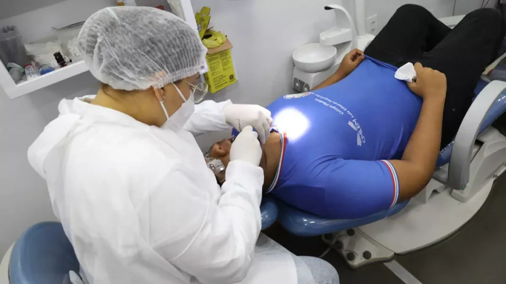 Mais de 10 mil estudantes da rede estadual de ensino devem ser beneficiados, ao longo desta semana, com os serviços do Odontomóvel,