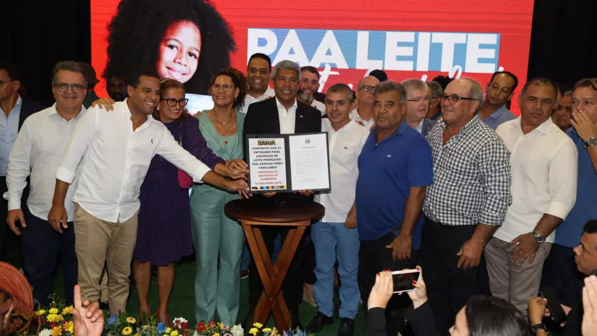 Foram assinados, nesta terça-feira (9), em Salvador, 21 contratos do Programa de Aquisição de Alimentos, na modalidade leite (PAA Leite).