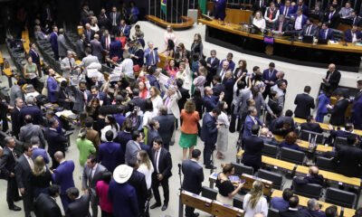 A Câmara dos Deputados manteve, por 277 votos favoráveis, a prisão em flagrante e sem fiança do deputado Chiquinho Brazão (sem partido-RJ)