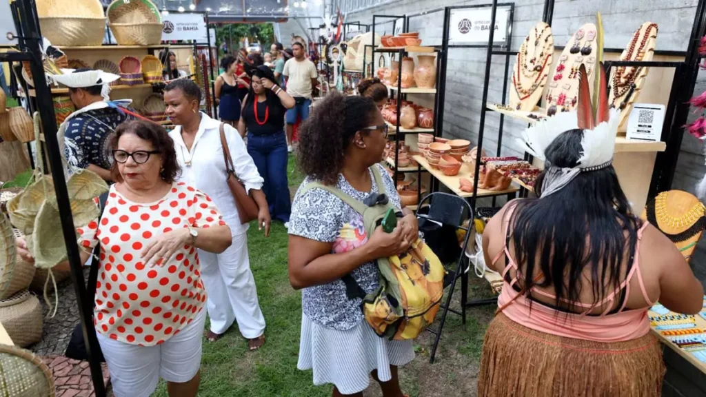 O artesanato ancestral das comunidades Tupinambá, Pataxó Hã-Hã-Hãe, Kariri-Xocó, Kiriri, Pataxó, Tuxá e Kaimbé está em destaque na Feira