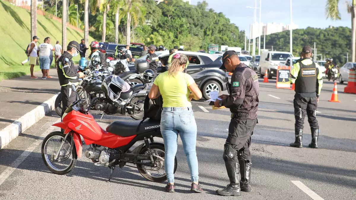 Uma mega blitz foi deflagrada pela Superintendência de Trânsito de Salvador (Transalvador), Guarda Civil Municipal (GCM),