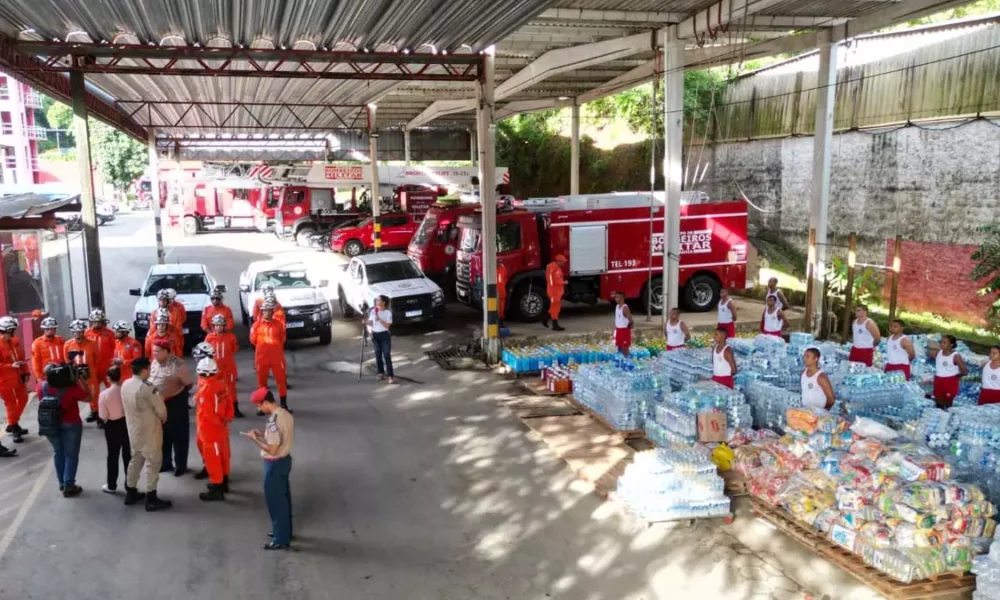 O Corpo de Bombeiros Militar da Bahia (CBMB) enviou, nesta quarta-feira (15), uma nova tropa com 25 bombeiros para ajudar