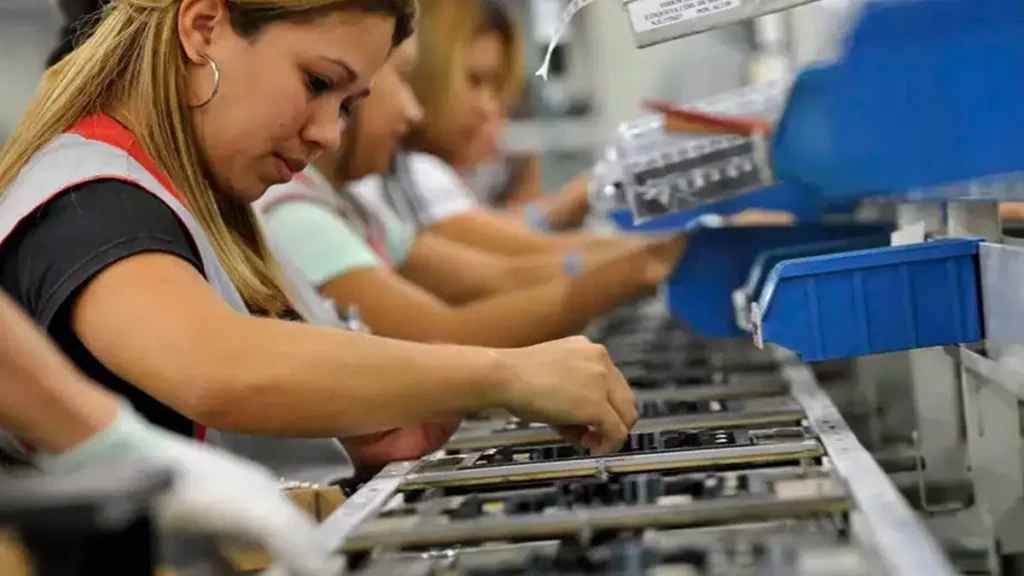menor iria melhorar a qualidade de vida dos trabalhadores. Os dados fazem parte de uma pesquisa do Instituto DataSenado