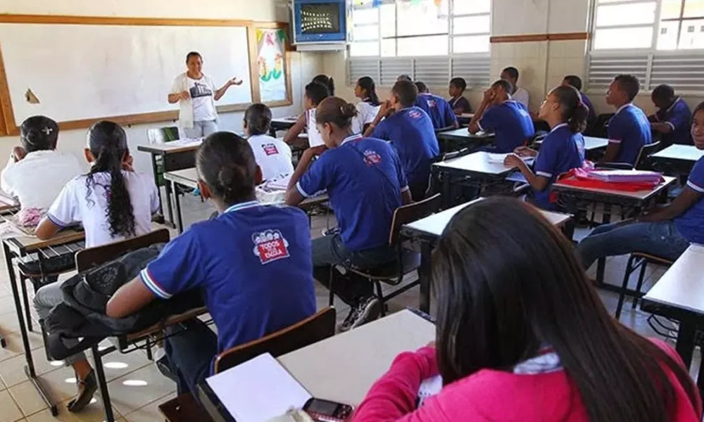 O Governo do Estado depositou, nesta terça-feira (28), o pagamento do abono extraordinário dos precatórios para os professores