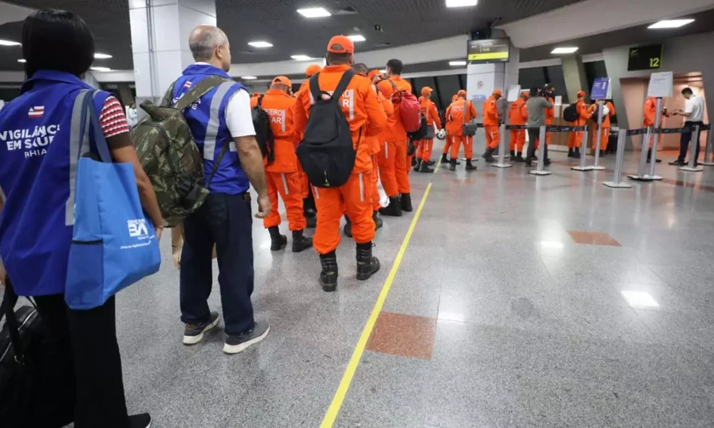 Para auxiliar no socorro às vítimas das chuvas no Rio Grande do Sul, o Corpo de Bombeiros Militar da Bahia (CBMB) enviou