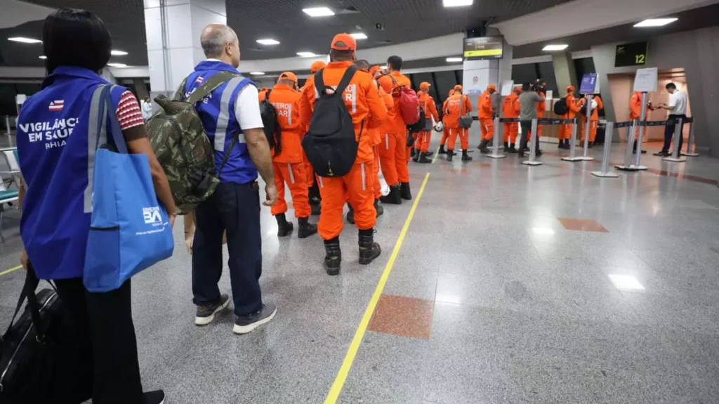 Para auxiliar no socorro às vítimas das chuvas no Rio Grande do Sul, o Corpo de Bombeiros Militar da Bahia (CBMB) enviou