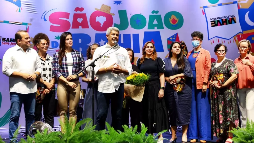realizada pelo Governo do Estado, este ano, com shows de grandes artistas que se apresentarão no Pelourinho e em Paripe. Nos festejos no