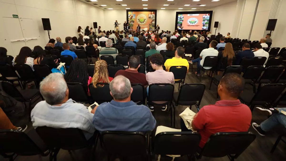 rurais, especialistas e demais profissionais do setor agropecuário estarão reunidos até quinta-feira (23) no 4º Fórum