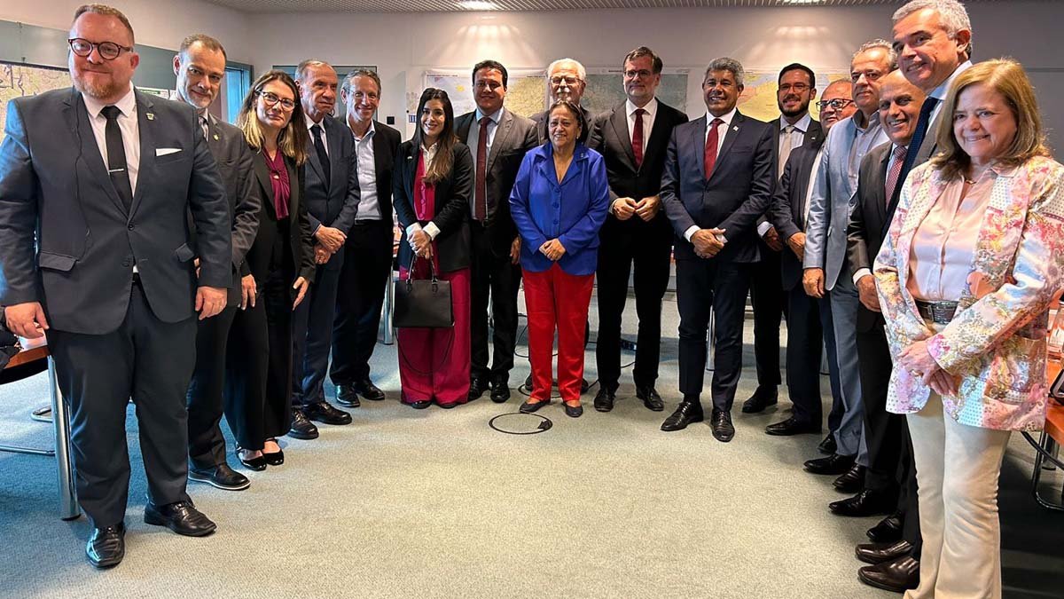 O governador Jerônimo Rodrigues, que lidera a comitiva baiana, se juntou a outros governadores e representantes dos