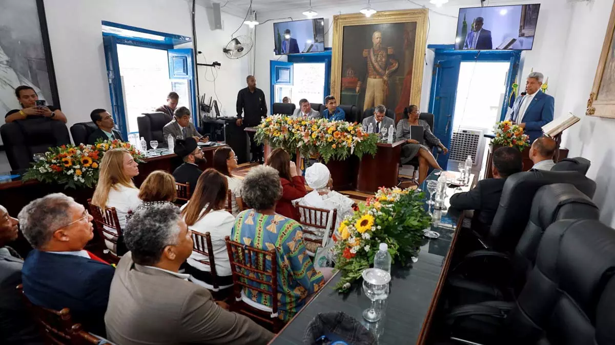 A cerimônia de transferência simbólica da sede do Governo do Estado de Salvador para Cachoeira, no Recôncavo Baiano, nesta terça-feira (25),