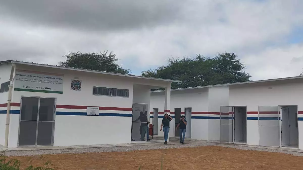 Escola Família Agrícola de Sobradinho (EFAS) passaram a contar com um laboratório de beneficiamento de mel e produção de cera.