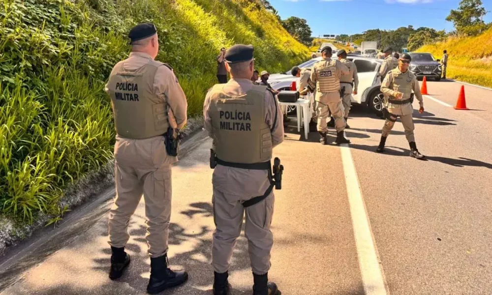 Polícia Militar em conjunto com as forças de segurança do Estado, no mês de maio, 99,9% das viagens de ônibus da capital baiana