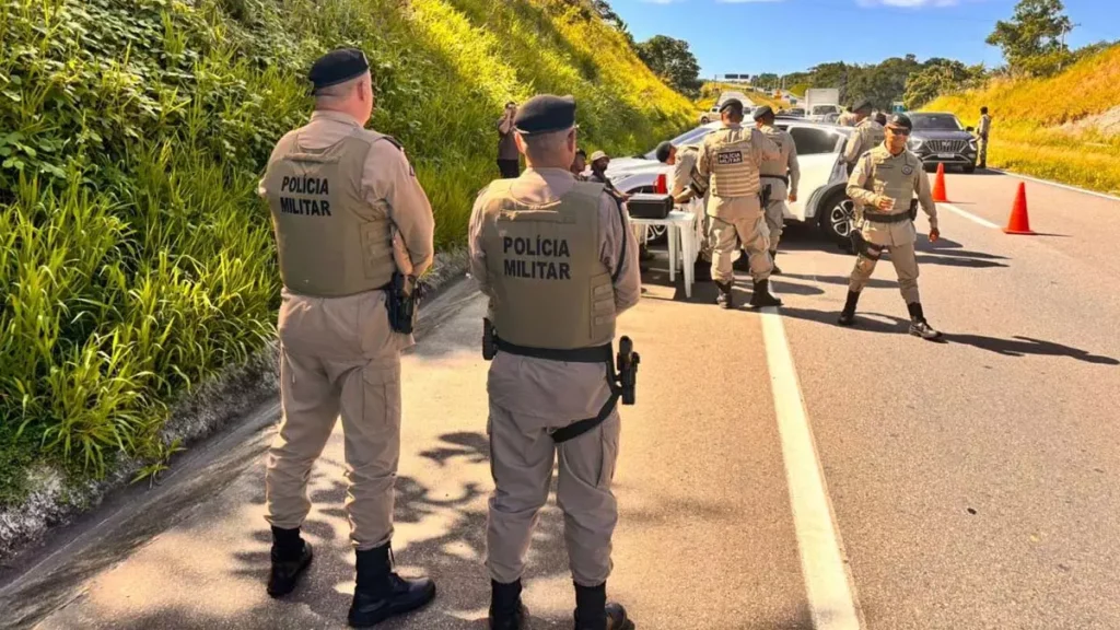 Polícia Militar em conjunto com as forças de segurança do Estado, no mês de maio, 99,9% das viagens de ônibus da capital baiana