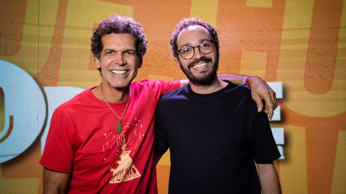 O baiano João Guisande se envolve com teatro, comunicação, audiovisual, educação, memória e humor. Com quinze anos de carreira,