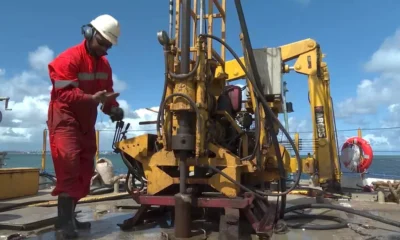 etapa, quando foram iniciadas as perfurações da sondagem em águas rasas, ou seja, até 10 metros de profundidade. Este é o começo