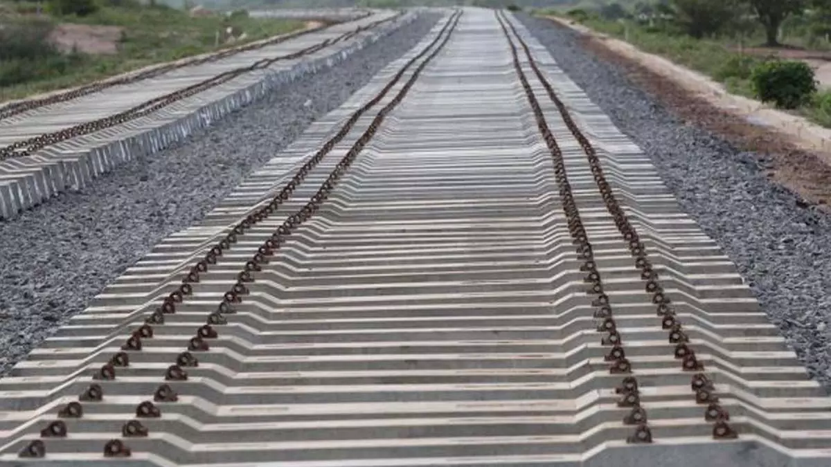 Uma ordem de serviço para a conclusão do trecho II da Ferrovia de Integração Oeste-Leste (Fiol II), que liga Caetité a Barreiras,