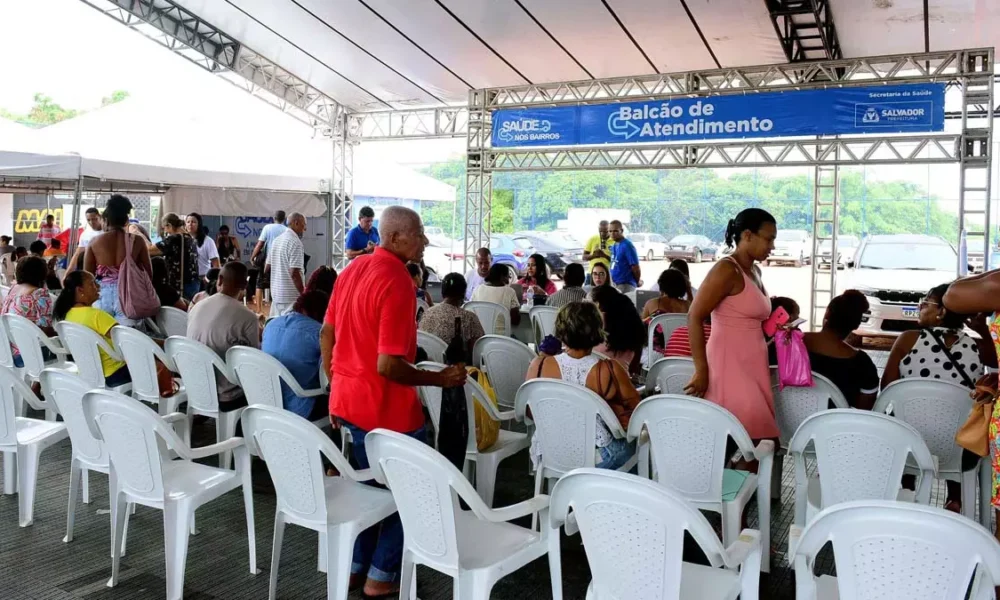 Para ampliar o acesso aos serviços de saúde, a Prefeitura de Salvador leva o programa Saúde nos Bairros para mais duas