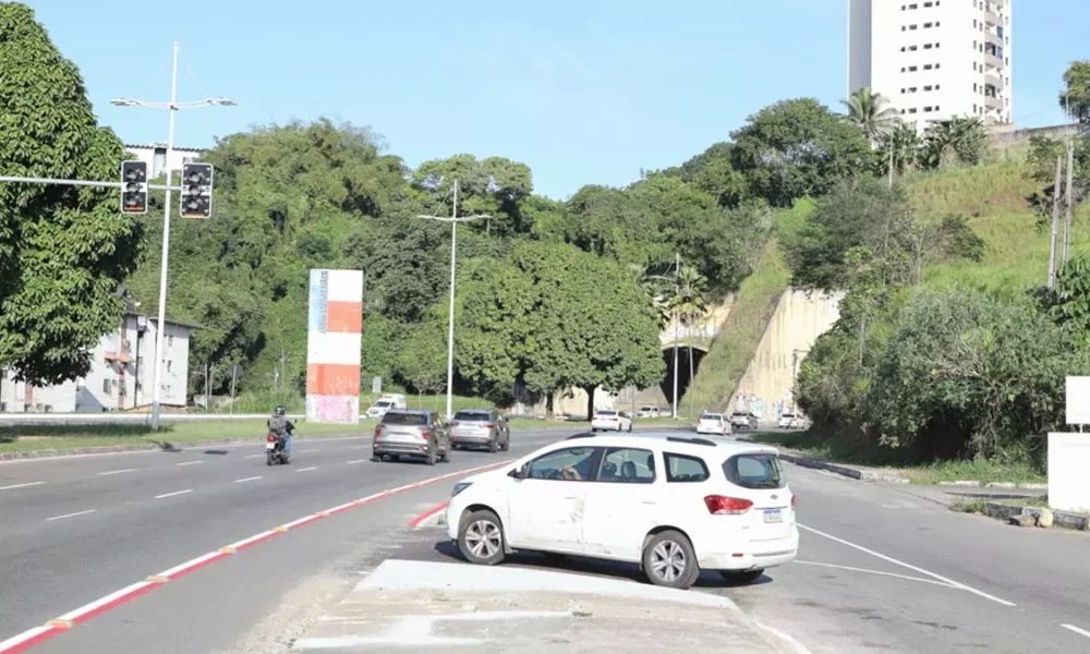 Dois novos retornos para veículos passam a funcionar esta semana nas vias da capital baiana, instalados pela Superintendência